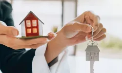 Ev Fiyatlarının Neden Yükseldiği Oraya Çıktı: Kiracılar Dikkat