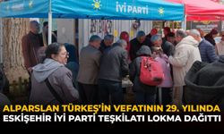 Alparslan Türkeş’in Vefatının 29. Yılında Eskişehir İYİ Parti Teşkilatı Lokma Dağıttı