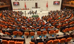Kritik Yasa Meclis'ten Geçti: Doğum İzninden Sosyal Medyaya Hepsi Değişiyor
