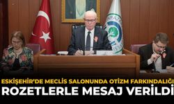 Eskişehir'de Meclis Salonunda Otizm Farkındalığı: Rozetlerle Mesaj Verildi