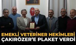 Emekli Veteriner Hekimleri Çakırözer’e Plaket Verdi