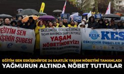 Eğitim Sen Eskişehir'de 24 Saatlik Yaşam Nöbetini Tamamladı: Yağmurun Altında Nöbet Tuttular