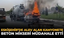 Eskişehir'de Alev Alan Kamyonete Beton Mikseri Müdahale Etti