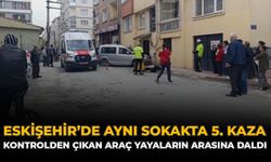 Eskişehir'de Aynı Sokakta 5. Kaza: Kontrolden Çıkan Araç Yayaların Arasına Daldı