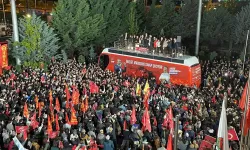Özgür Özel Butlan Kararına Meydan Okudu: Bu Binadayım, Hiçbir Yere Gitmiyorum