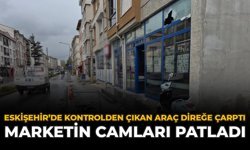 Eskişehir'de Kontrolden Çıkan Araç Direğe Çarptı: Marketin Camları Patladı