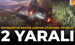 Refüje Çarpan Otomobil Devrildi: 2 Yaralı