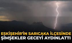 Eskişehir’in Sarıcakaya İlçesinde Şimşekler Geceyi Aydınlattı