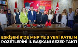 Eskişehir’de MHP’ye 3 Yeni Katılım: Rozetlerini İ Başkanı Sezer Taktı