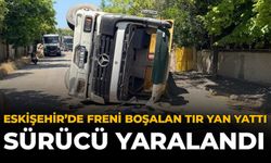 Eskişehir'de Freni Boşalan Tır Yan Yattı: Sürücü Yaralandı
