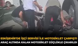 Eskişehir’de İşçi Servisi ile Motosiklet Çarpıştı: Araç Altında Kalan Motosiklet Güçlükle Çıkarıldı