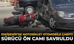 Eskişehir'de Motosiklet Otomobile Çarptı: Sürücü Ön Camı Savruldu