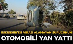 Eskişehir'de Virajı Alamayan Sürücünün Otomobili Yan Yattı