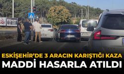 Eskişehir’de 3 Aracın Karıştığı Kaza Maddi Hasarla Atlatıldı