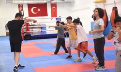 Eskişehir'de GSB Spor Okulları Boks Antrenmanları Sürüyor