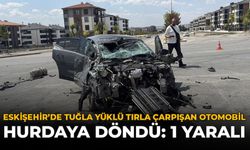 Eskişehir'de Tuğla Yüklü Tırla Çarpışan Otomobil Hurdaya Döndü: 1 Yaralı
