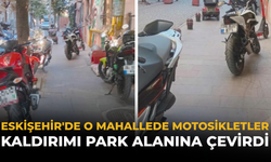 Eskişehir'de O Mahallede Motosikletler Kaldırımı Park Alanına Çevirdi