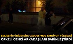 Eskişehir Üniversite Caddesi’nde Tansiyon Yükseldi: Öfkeli Genci Arkadaşları Sakinleştirdi