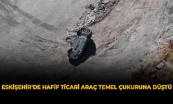 Eskişehir’de Hafif Ticari Araç Temel Çukuruna Düştü