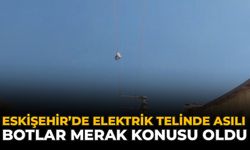 Eskişehir’de Elektrik Telinde Asılı Botlar Merak Konusu Oldu