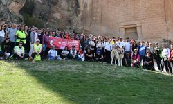 Eskişehir'de 250 Kişi Frig Vadisi'nde Cumhuriyet İçin Yürüdü