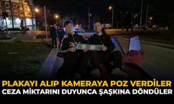 Plakayı Alıp Kameraya Poz Verdiler: Ceza Miktarını Duyunca Şaşkına Döndüler