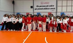 Sivrihisar'da 29 Ekim Coşkusu: Salon Türk Bayraklarıyla Doldu