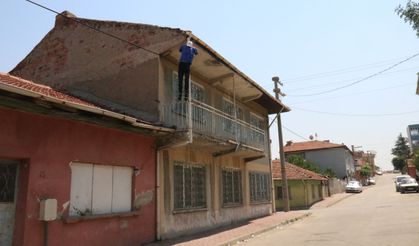 Görenler Dönüp Bir Daha Baktı: Evin Balkonundaki Korkuttu!