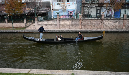 Eskişehir'de Yerli ve Yabancı Turistler Soğuğa Rağmen Gondol Turu Yaptı!