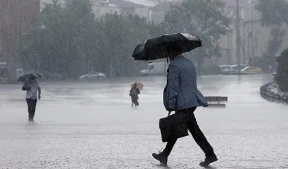 Meteoroloji'den 21 İle Sarı Kodlu Uyarı: Listelenen Şehirlere Sağanak ve Fırtına Geliyor