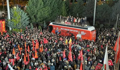 Özgür Özel Butlan Kararına Meydan Okudu: Bu Binadayım, Hiçbir Yere Gitmiyorum