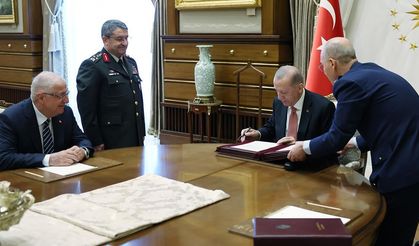 Son Dakika... YAŞ Kararları Açıklandı: 63 General ve Amiral Emekliliğe Sevk Edildi