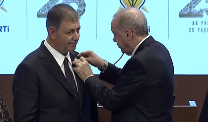 Cemil Tugay AK Parti'ye Katıldı: Erdoğan Rozetini Taktı