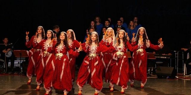 “Müzik ve Halk Dansları Gösterisi”