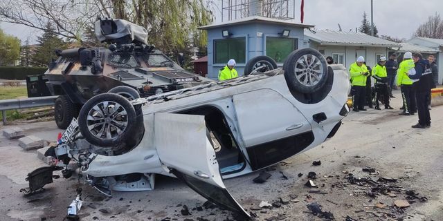 Otomobili İle Polis Noktasına Dalarak Kaza Yaptı