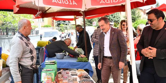 Başkan Ataç Pazar Esnafı ve Vatandaşla Buluştu