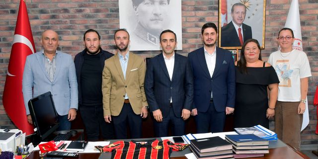 Eskişehirspor Yöneticileri Eskişehir Gençlik ve Spor Müdürü Osman Ercan'ı Ziyaret Etti