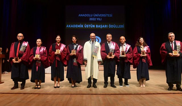 Anadolu Üniversitesi Akademik Performans Ödülleri Sahiplerini Buldu