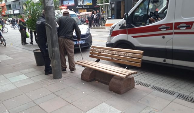 Halinden Şüphelenilen Kimsesiz Vatandaşa Polis Yardım Etti