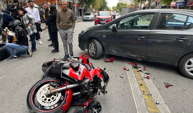 Cadde Üzerinde U Dönüşü Yapan Otomobile Çarpan Motosikletin Sürücüsü Yaralandı