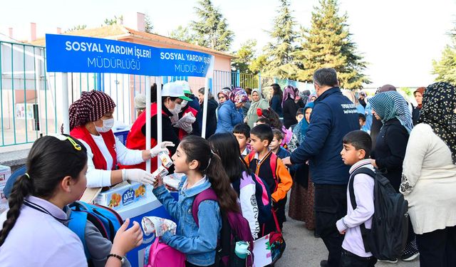 Tepebaşı'nda Beslenme Desteği Sürüyor