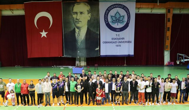 ESOGÜ’de Cumhuriyetimizin 100. Yılı Dolayısıyla Düzenlenen Spor Müsabakalarında Kupalar Sahiplerini Buldu