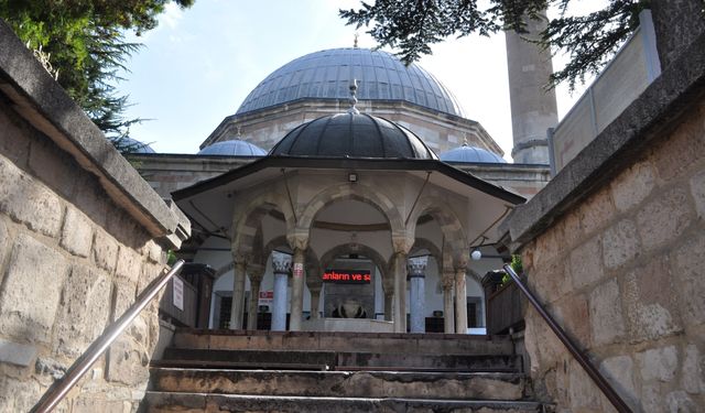 Eskişehir’de Yüzyıllardır Ayakta Kalan Tarihi Cami Vatandaşları Cezbediyor