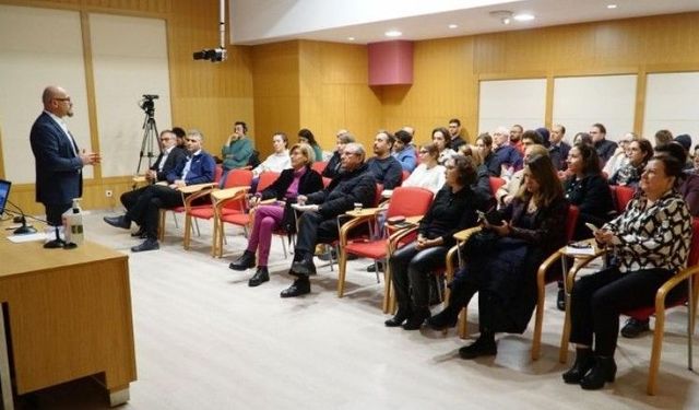 Üretken Yapay Zekâ Çağında Eğitimi Yeniden Düşünmek’ Semineri Gerçekleştirildi