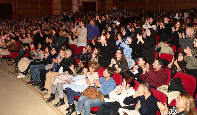 Şehir Tiyatroları Yeni Sezon Oyunlarının Basın Galasını Gerçekleştirdi