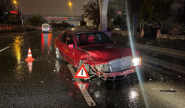 Büyük Maddi Hasarın Oluştuğu Kazada 1 Kişi Yaralandı