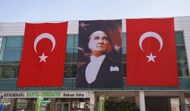 Tepebaşı Atatürk Posterleri ve Türk Bayraklarıyla Donatıldı