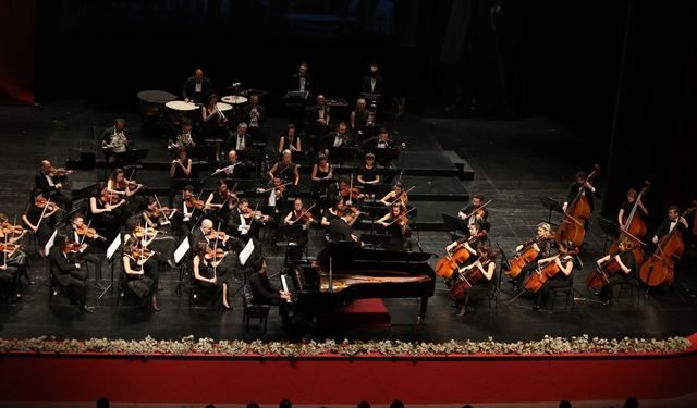 Senfoni Orkestrası'ndan Etkileyici Konser