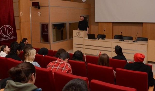 Anadolu Üniversitesi'nde “Celil Sadık ile Sanat Tarihi Söyleşisi” Gerçekleştirildi