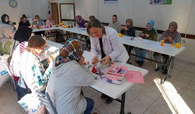 Kadınlar İlmek İlmek Örüyor